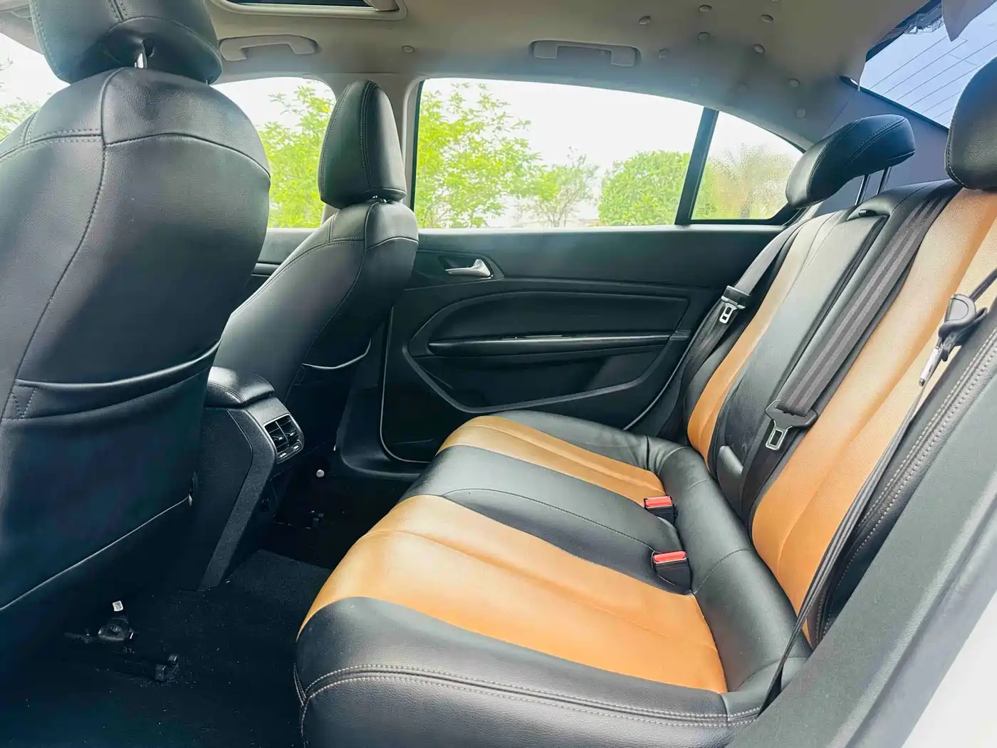 Peugeot 408 2016 1.6T Automatic Luxury Edition фото 11