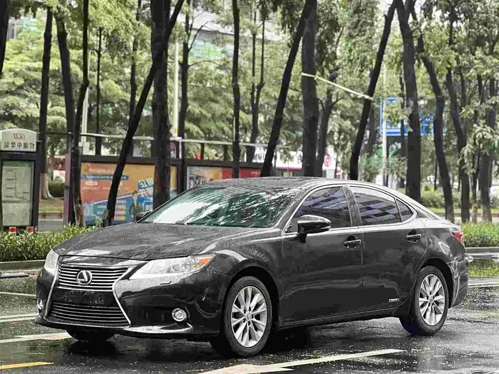 Lexus ES 2014 300h Elite Edition фото 2