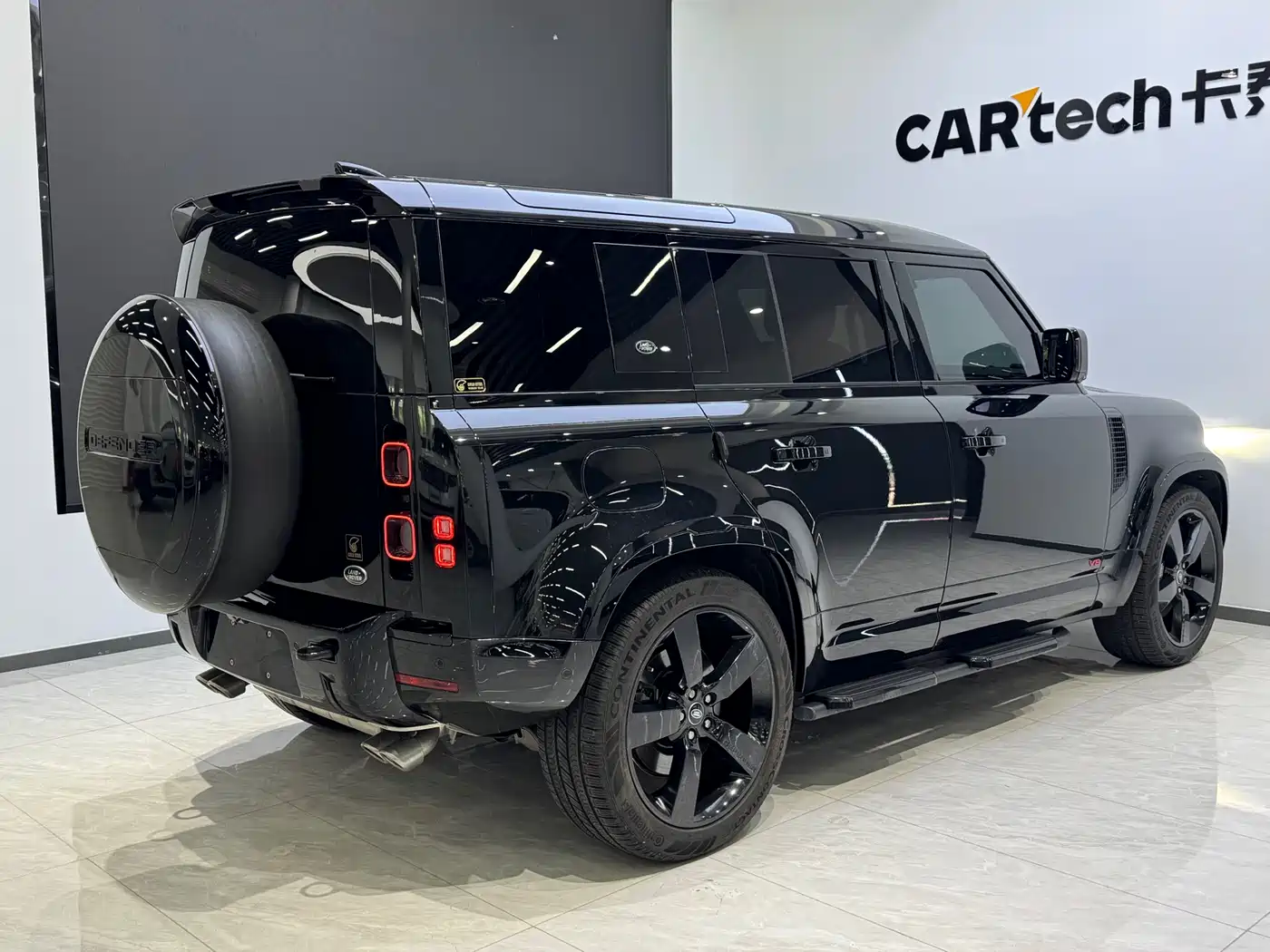 Land Rover Defender 2024 110 5.0T V8 фото 5