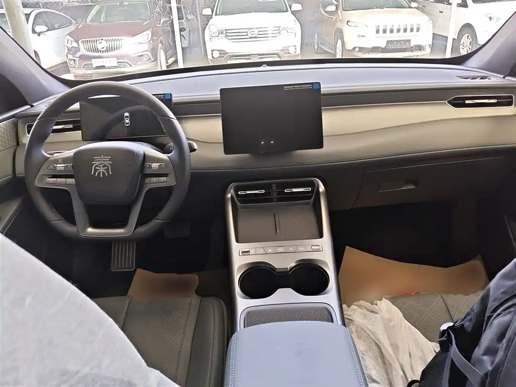 BYD Qin PLUS 2026 DM-i Smart Edition 128KM Progressive фото 10