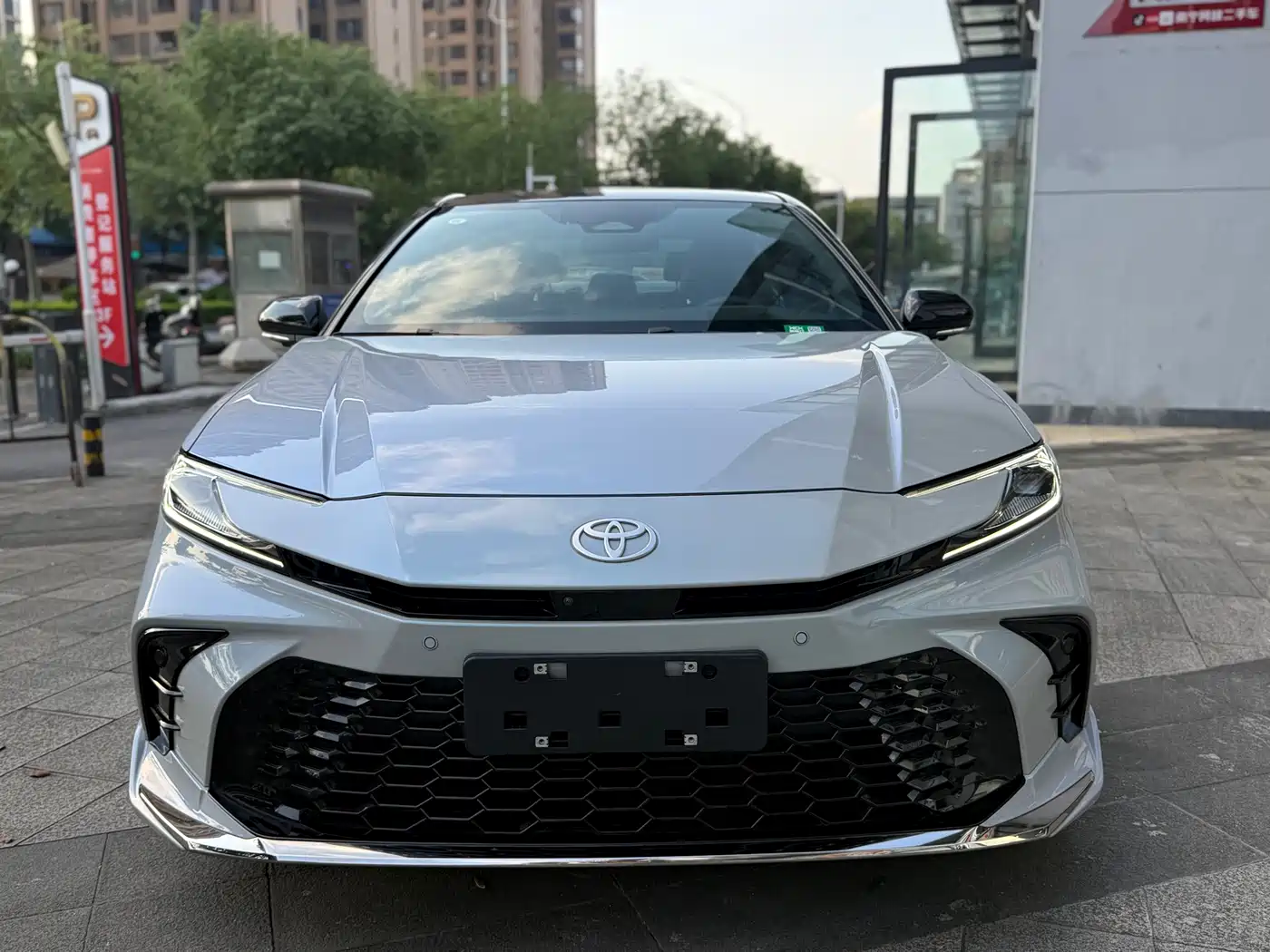 Toyota Camry 2024 Model Dual Hybrid 2.0HXS Sport Plus Edition фото 2