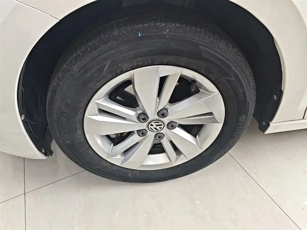 Volkswagen Polo 2019 Plus 1.5L Automatic Panorama Enjoyment Edition фото 23