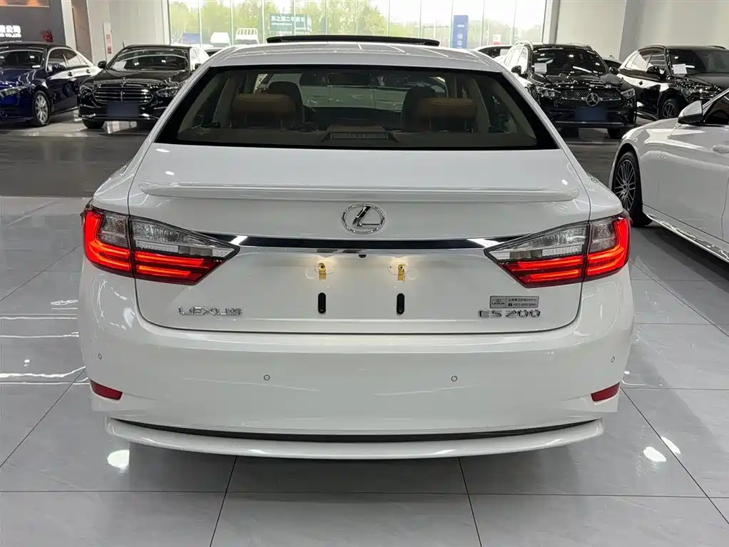 Lexus ES 2015 200 Comfort Edition фото 5