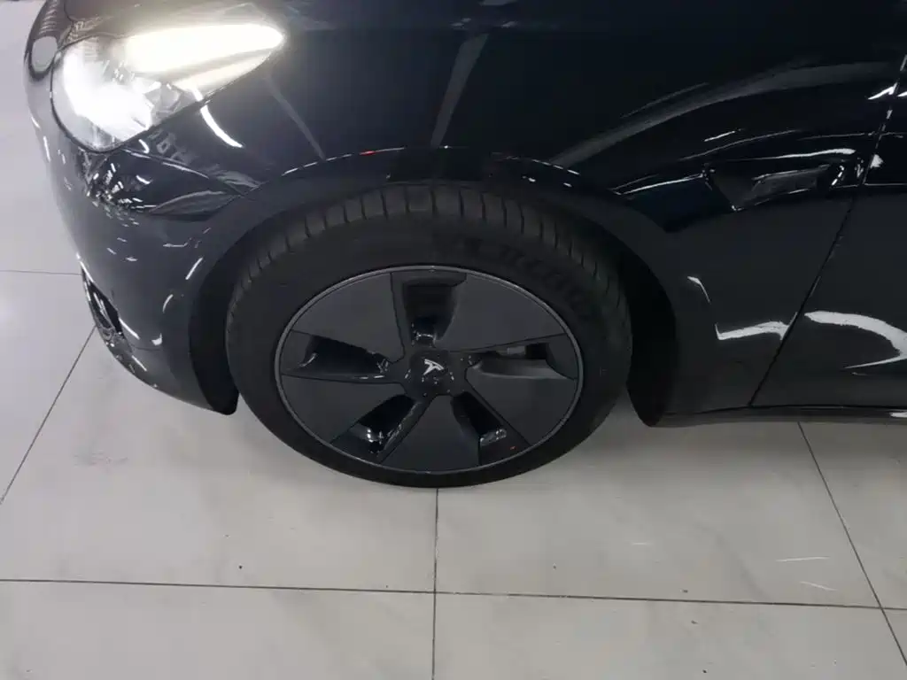 Фото 23 - Tesla Model 3
