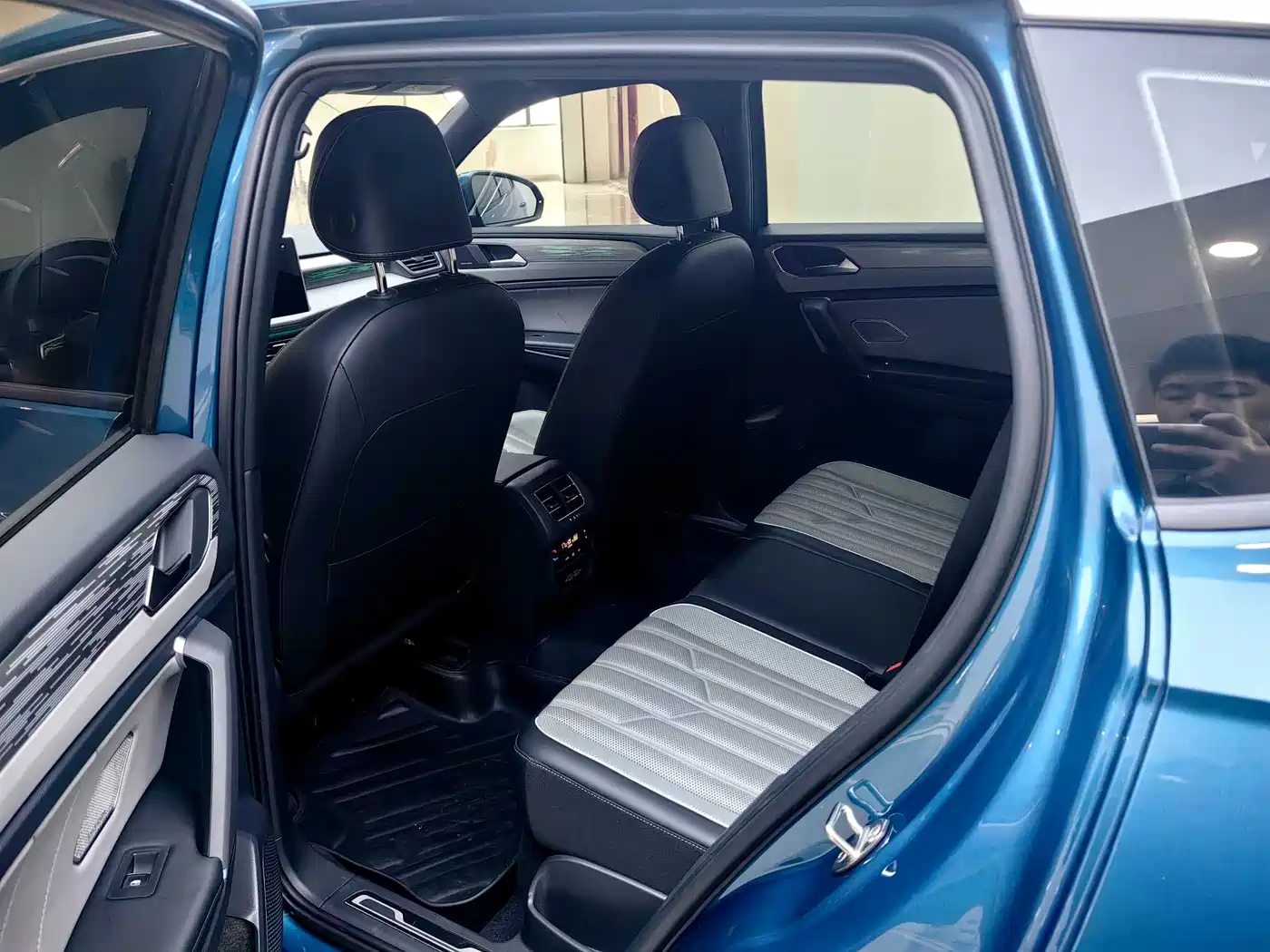 Volkswagen Tayron 2023 380TSI 4WD R-Line Pro Smart Edition фото 10