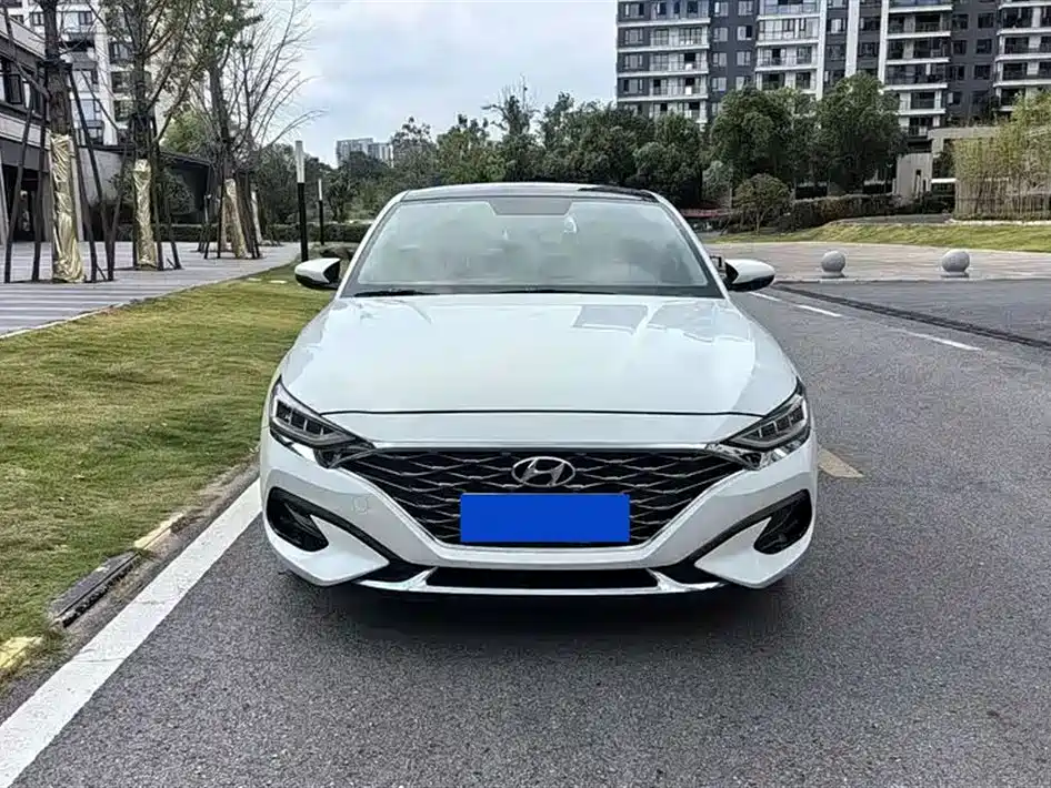 Hyundai Fista 2019 280TGDi Smart Speed Edition China VI фото 2