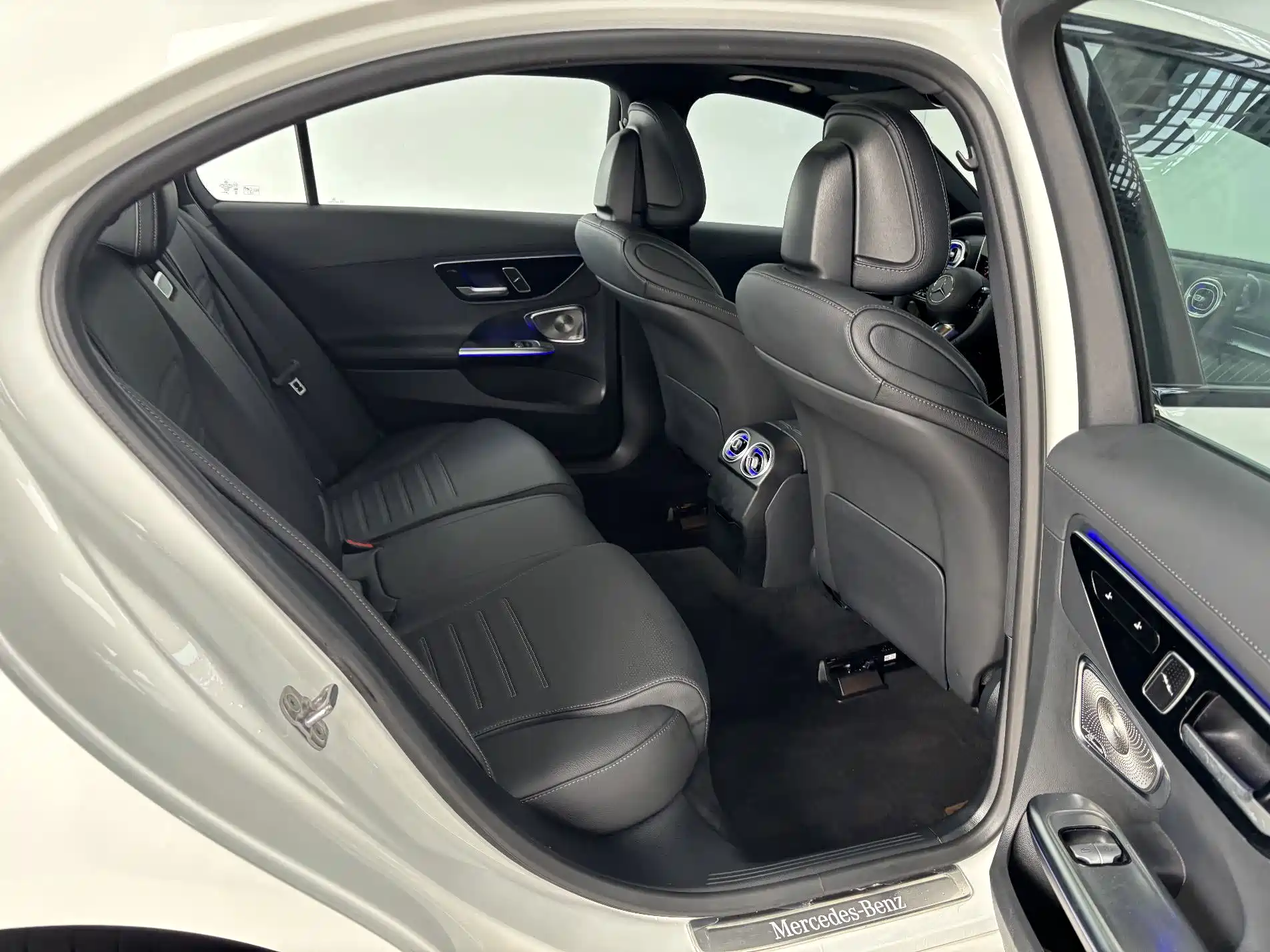 صورة 24 - Mercedes-Benz C-Class