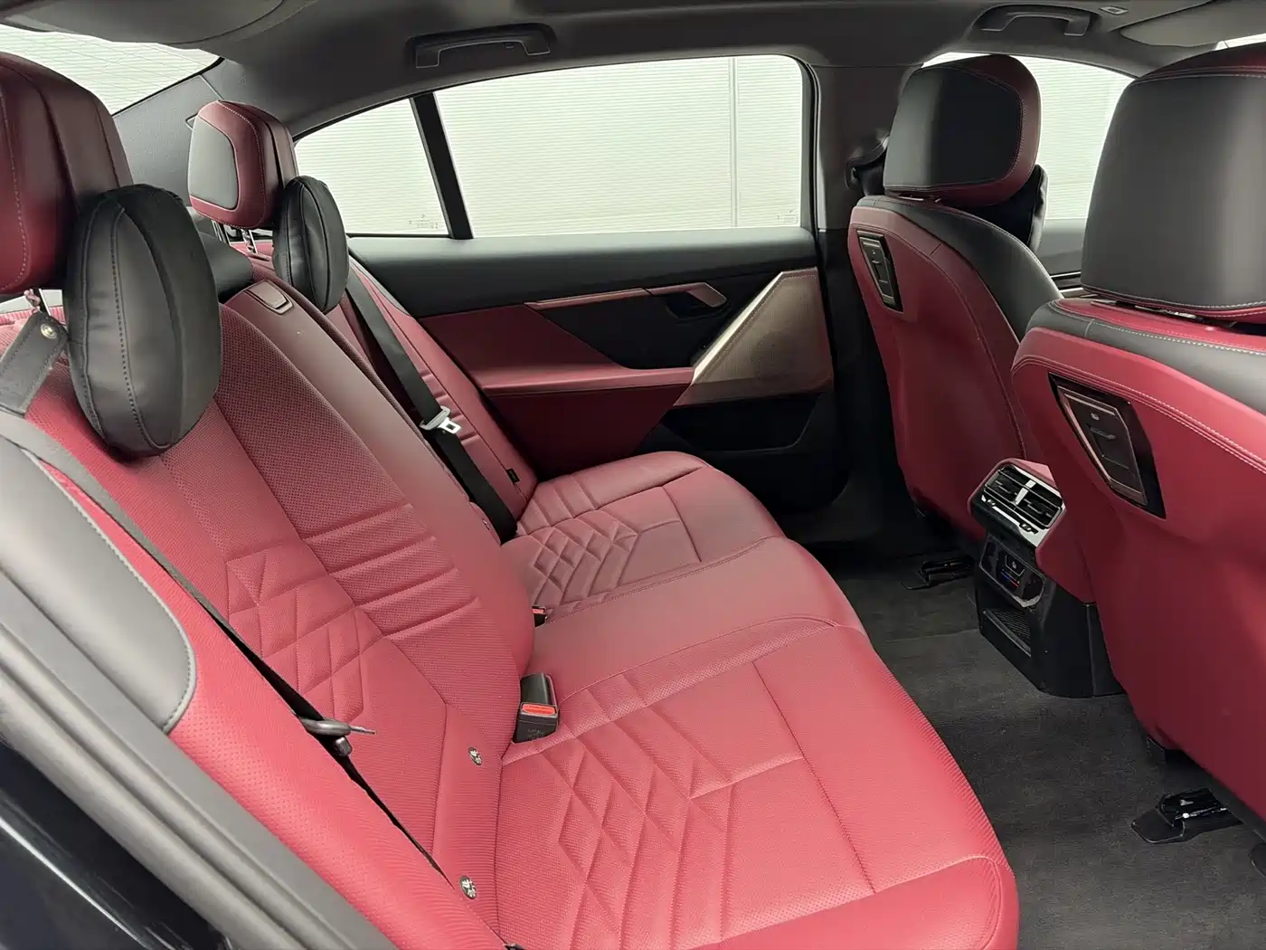 BMW i5 2025 eDrive 35L M Sport Package фото 10