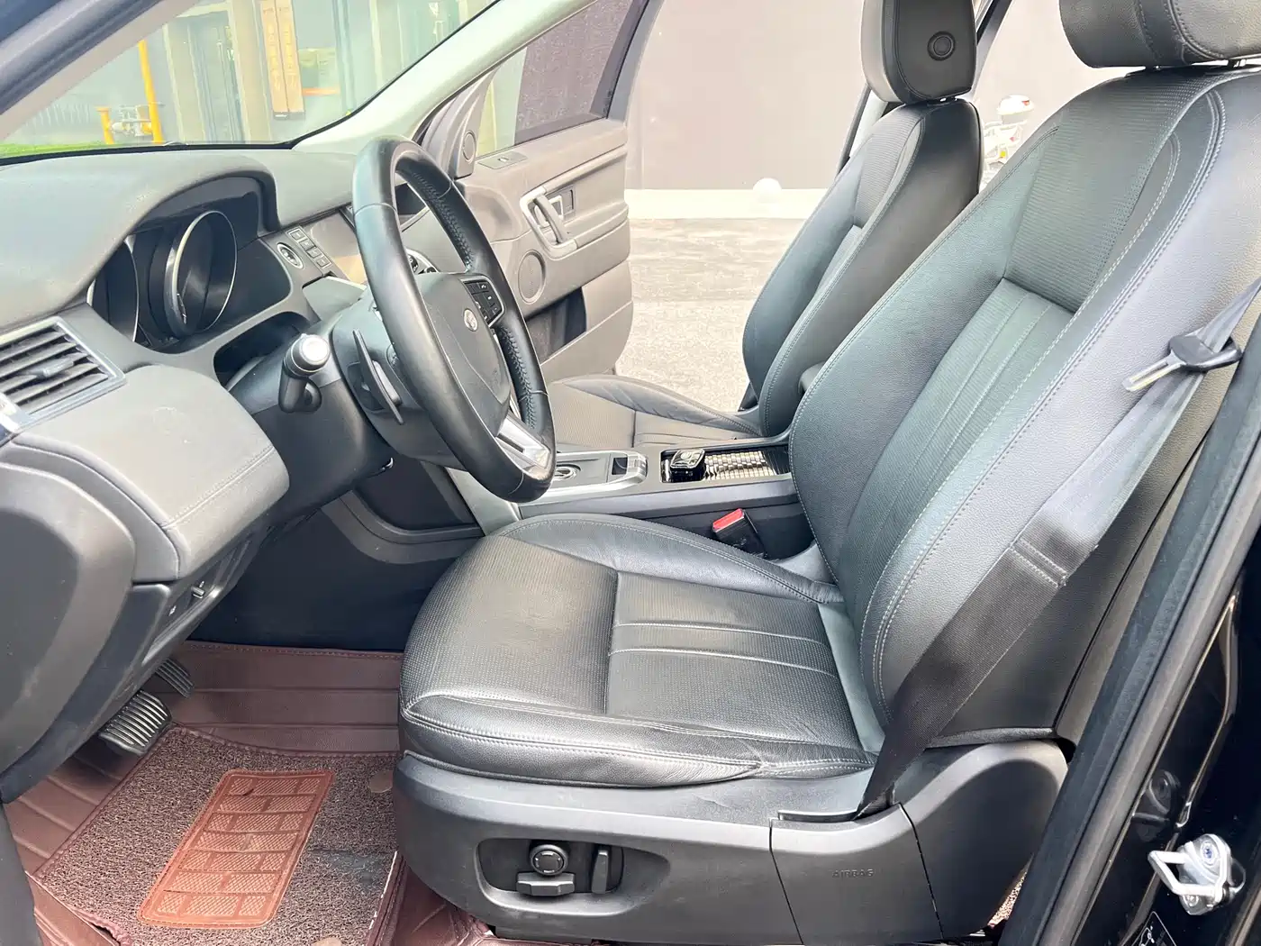 Land Rover Discovery Sport 2018 240PS SE Edition фото 12