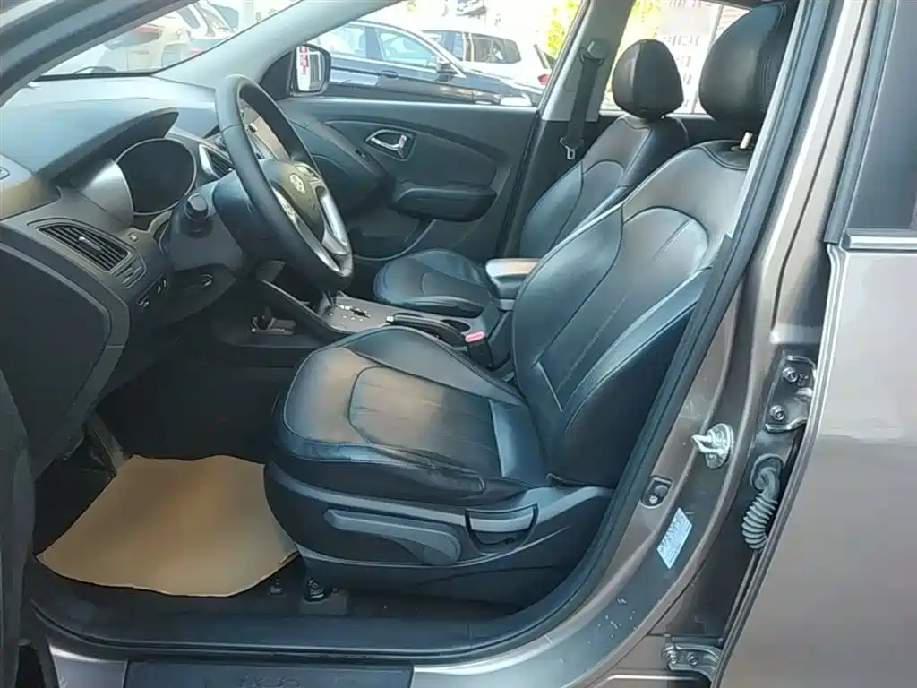 Hyundai Beijing Hyundai ix35 2015 2.0L Automatic 2WD Smart Type China IV фото 15