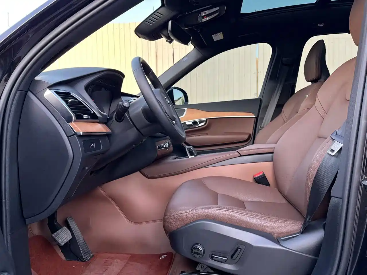 Фото 10 - Volvo XC90