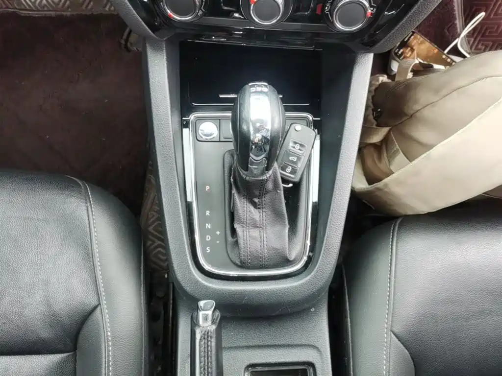 Volkswagen Sagitar 2018 280TSI DSG Spark Edition фото 14