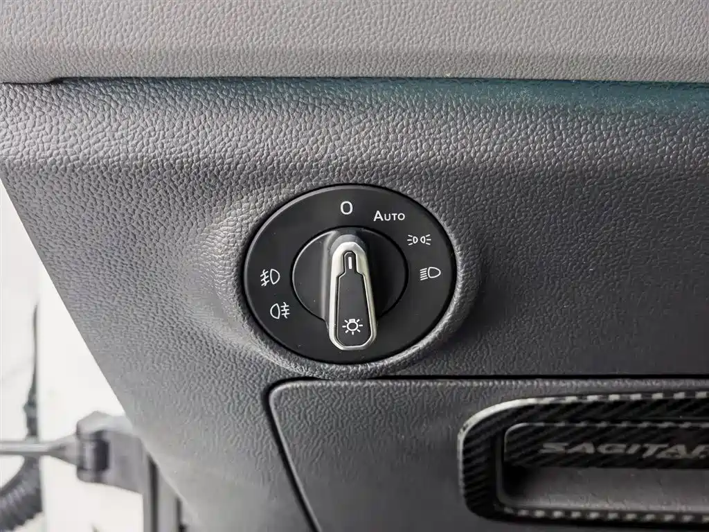 Volkswagen Sagitar 2021 280TSI DSG Luxury Smart Connect фото 21