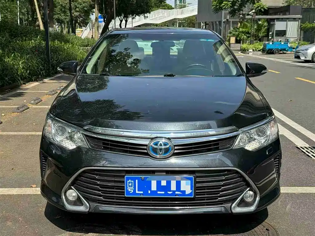 Toyota Camry 2016 Hybrid 2.5HG 10th Anniversary Luxury Navigation Edition фото 3