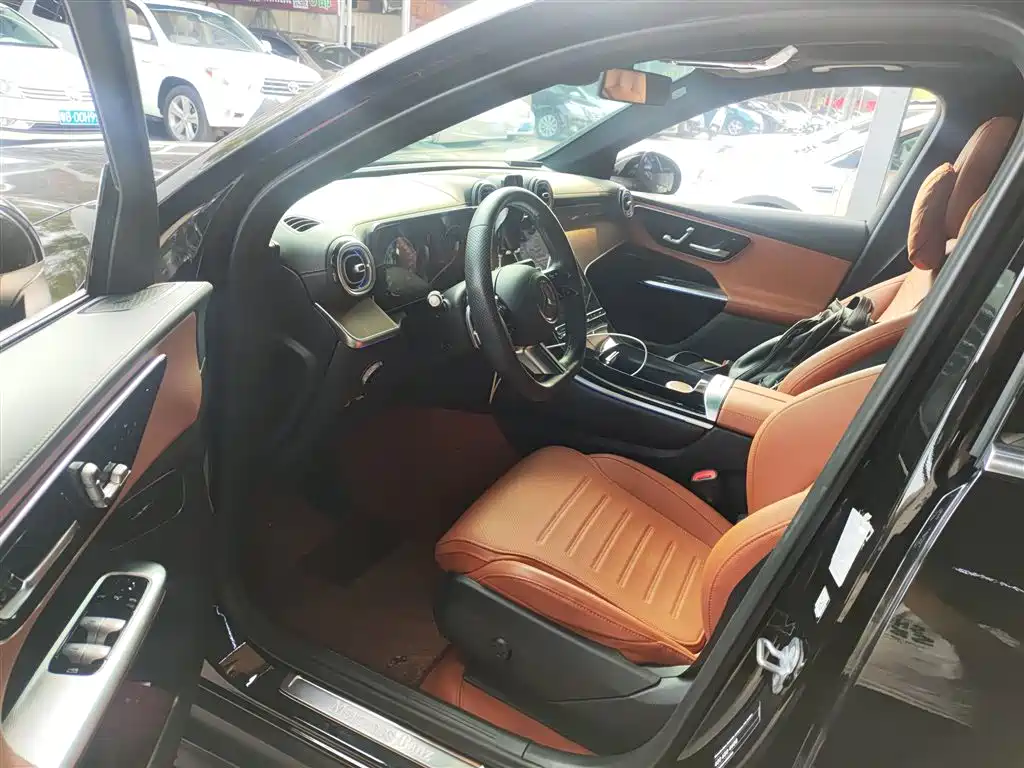 Mercedes-Benz GLC 2023 GLC 300 L 4MATIC Sport 5-Seater фото 16