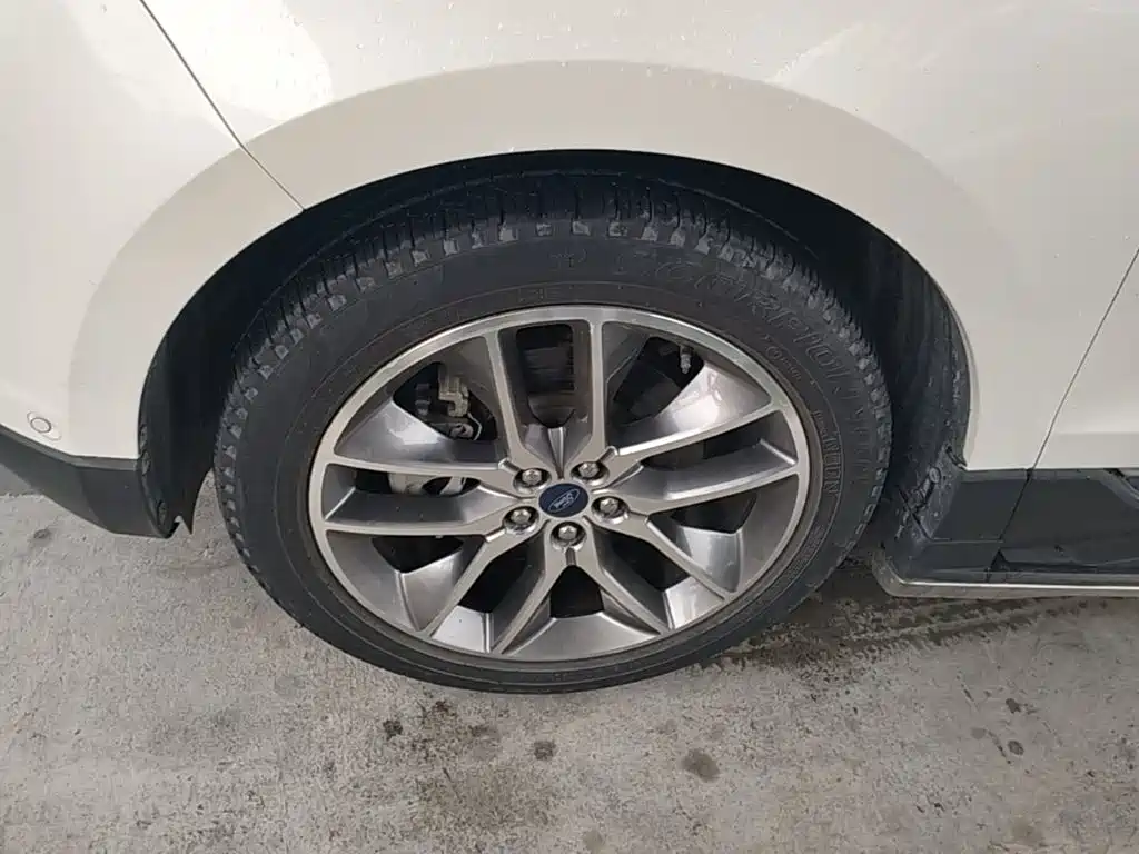 Фото 23 - Ford Edge