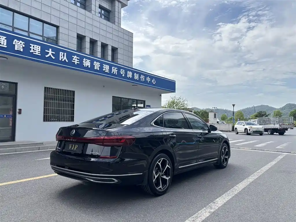 Volkswagen Passat 2023 Facelift 330TSI Starlight Elite Edition фото 9