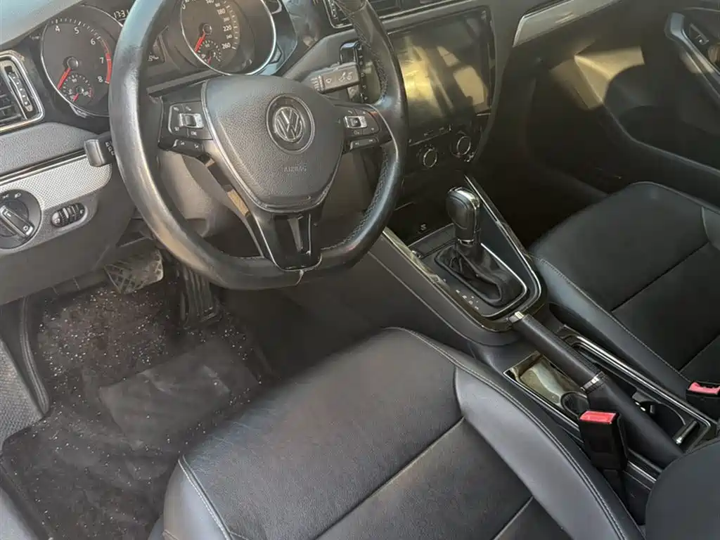 Volkswagen Sagitar 2017 230TSI Automatic Comfort фото 14