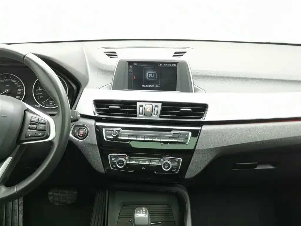 BMW X1 2018 sDrive20Li Leading Model фото 12