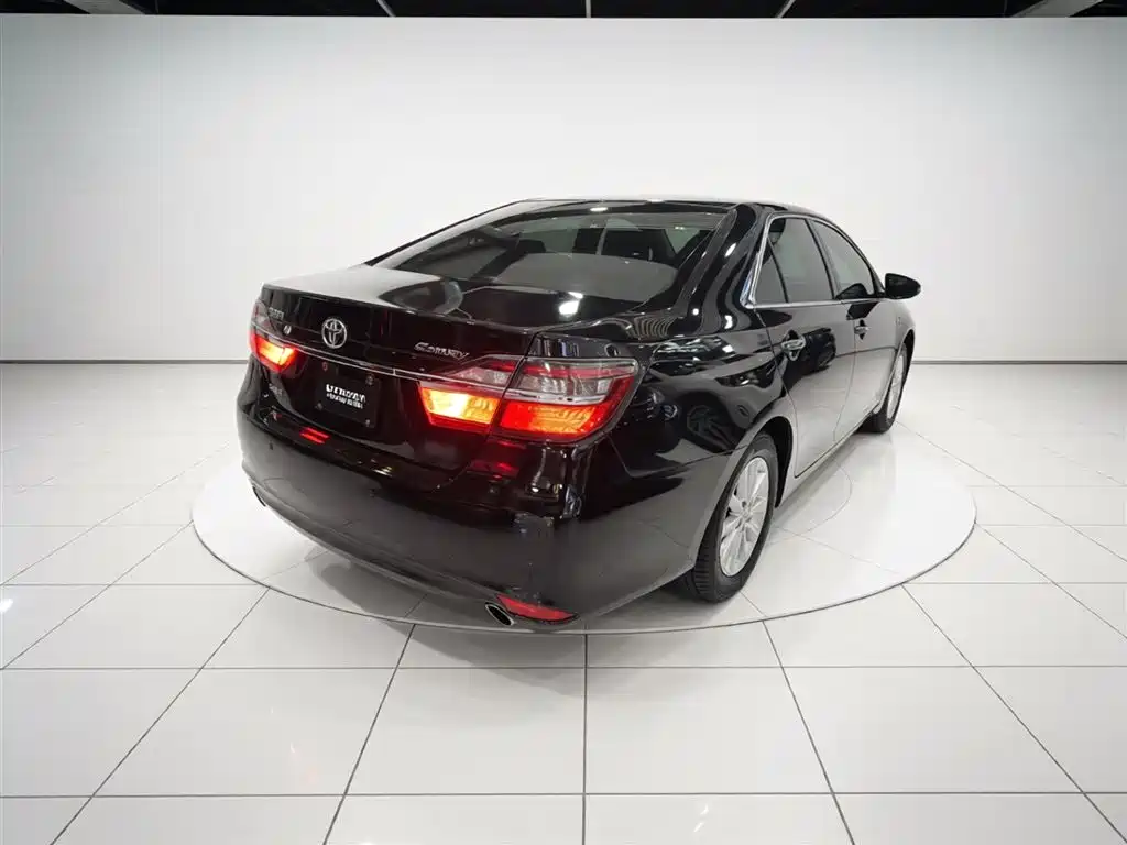 Toyota Camry 2016 2.0G 10th Anniversary Leading Edition фото 5