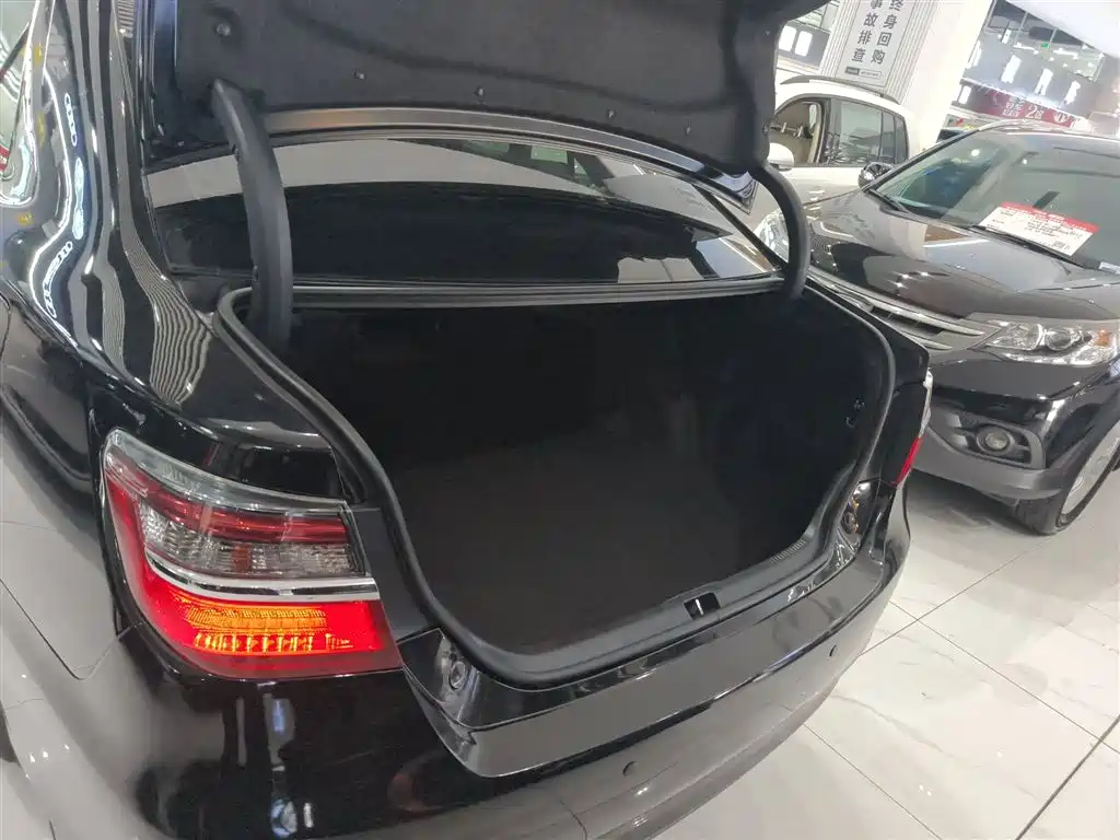 Toyota Camry 2016 2.0G 10th Anniversary Leading Edition фото 15