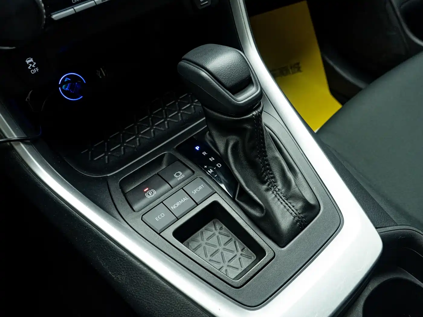 Toyota Wildlander 2023 2.0L CVT FWD LE фото 9
