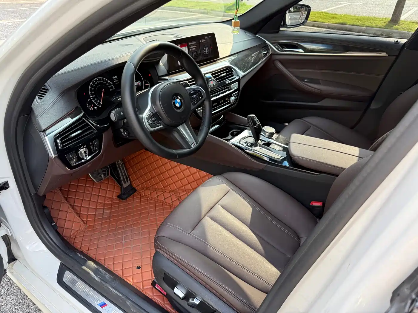 BMW 5 Series 2019 525Li M Sport Package фото 8
