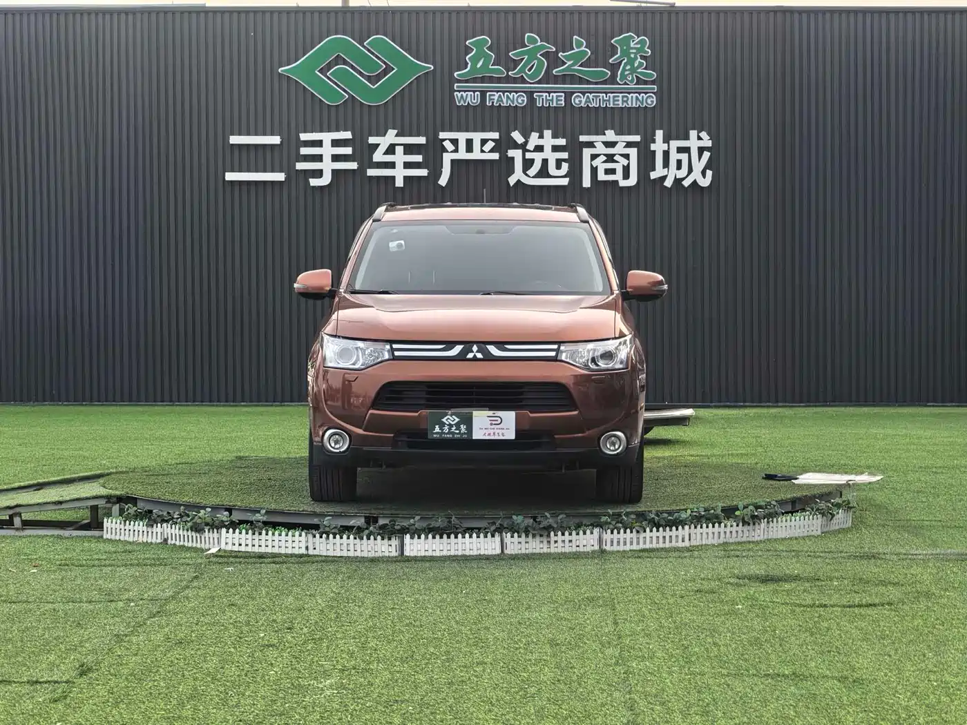 Mitsubishi Outlander (Import) 2014 2.4L 4WD Luxury Value Edition 5-seater фото 2