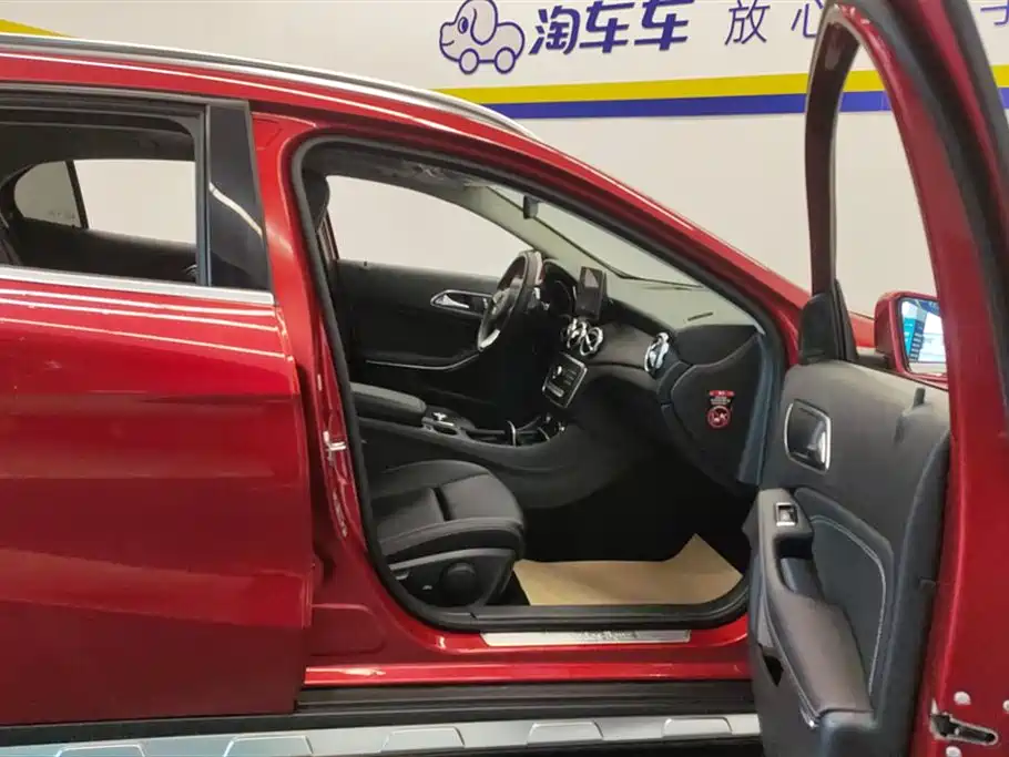 Mercedes-Benz GLA 2018 GLA 200 Dynamic фото 8