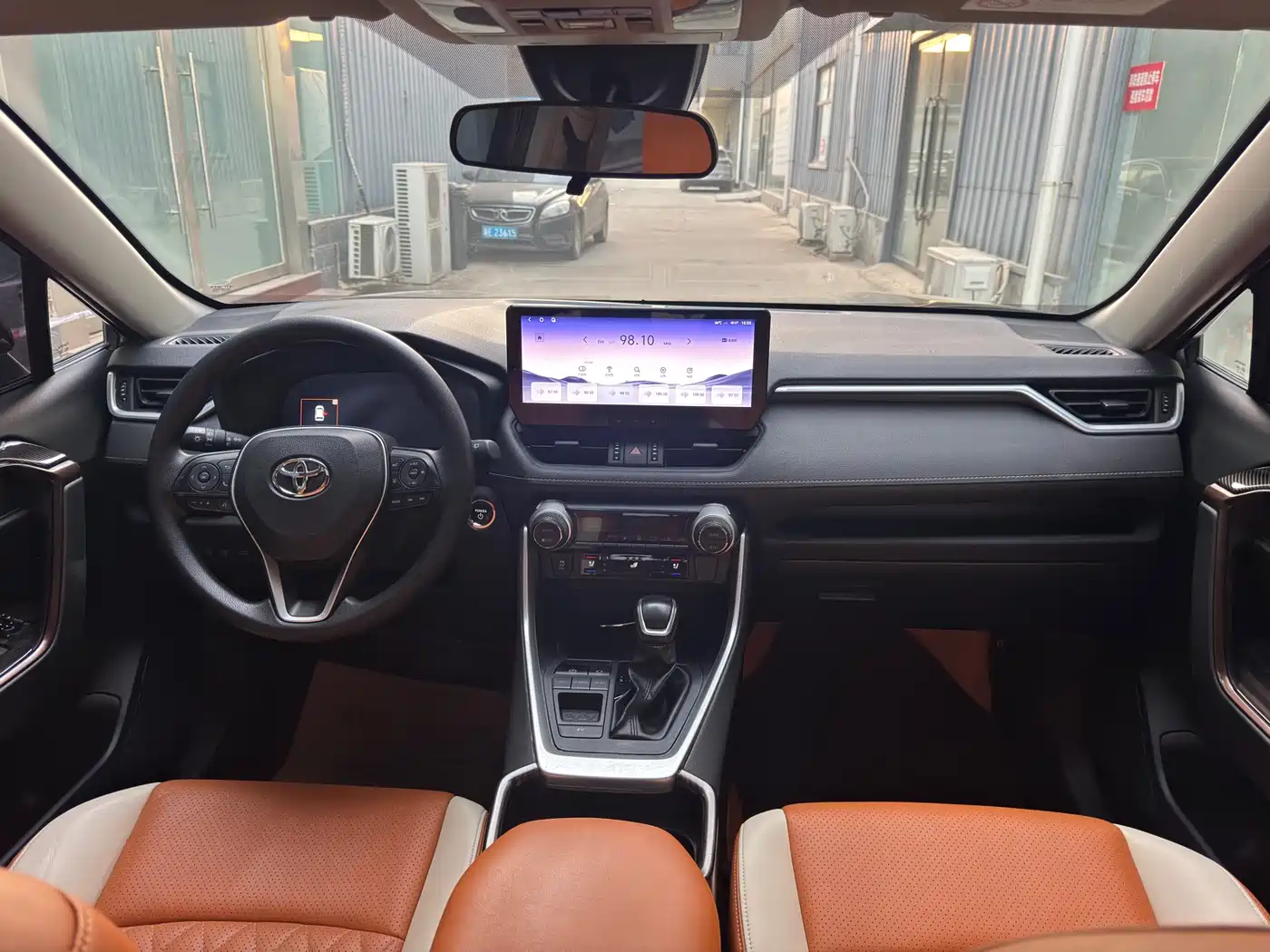 Toyota RAV4 Rongfang 2023 Hybrid 2.5L E-CVT 2WD Elite Edition фото 10