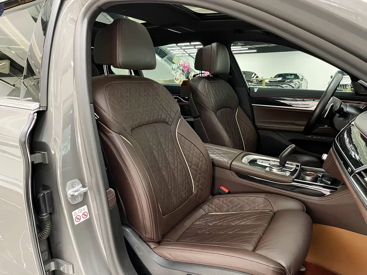 BMW 7 Series 2021 Model 740Li Leading M Sport Package фото 15