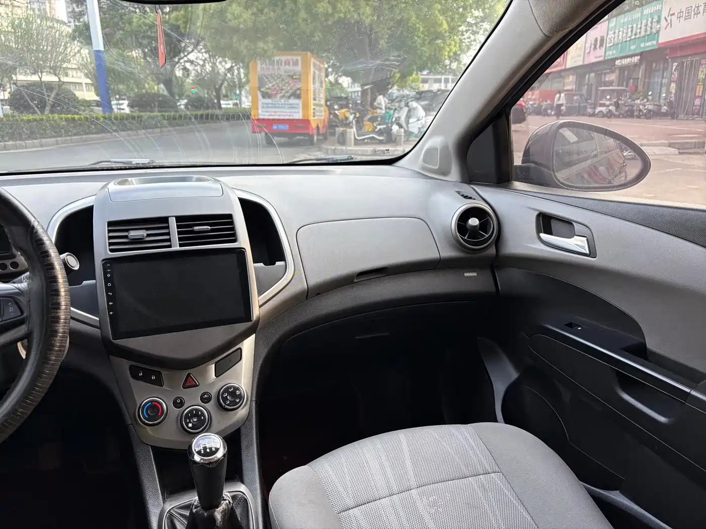 Chevrolet Aveo 2013 2011 Sedan 1.4L MT SE