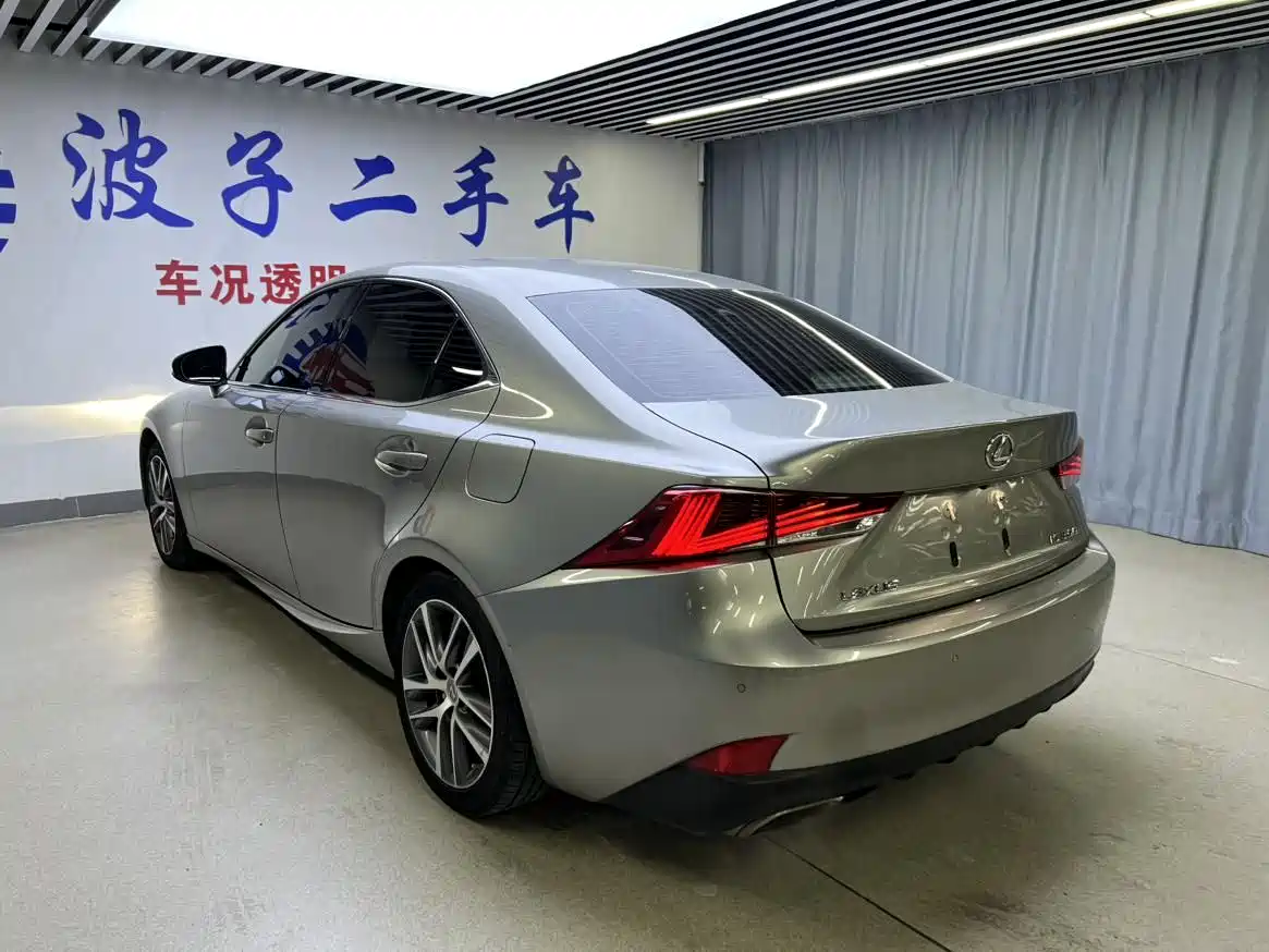 Lexus IS 2017 300 Leading Edition фото 20