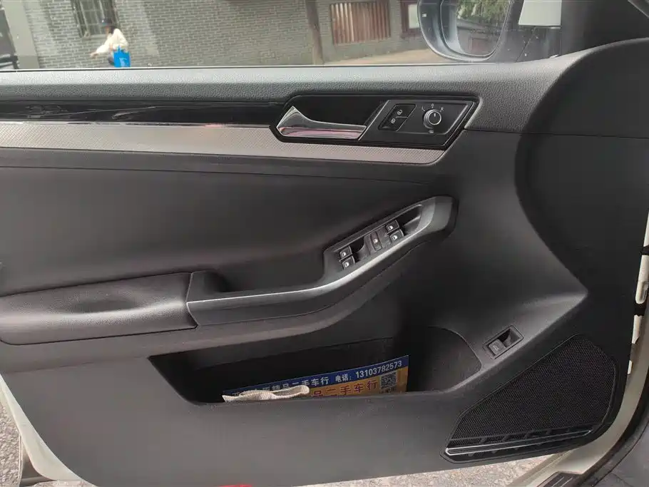 Volkswagen Sagitar 2015 1.6L Automatic Comfort фото 7