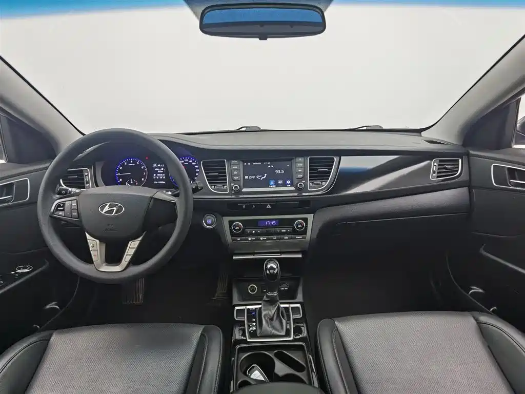 Hyundai Mistra 2016 1.8L Automatic Smart GLS фото 5