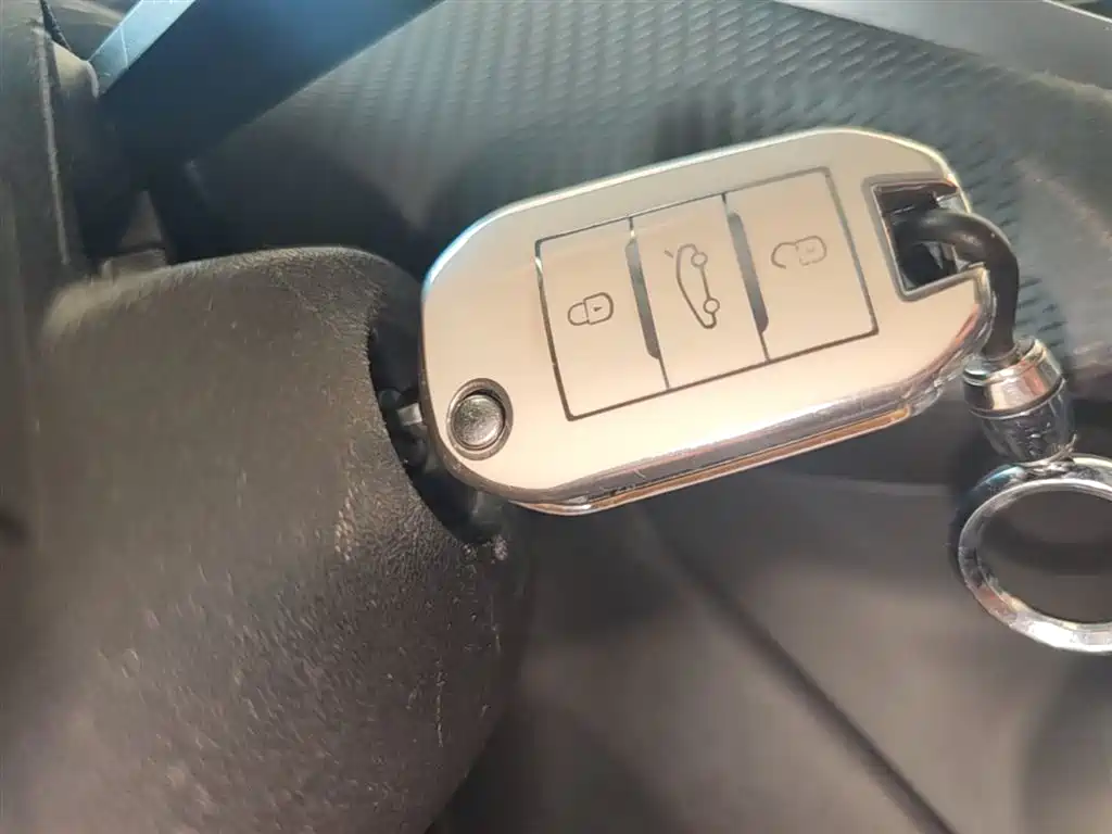 Peugeot 2008 2014 1.6L Automatic Trend Edition фото 9