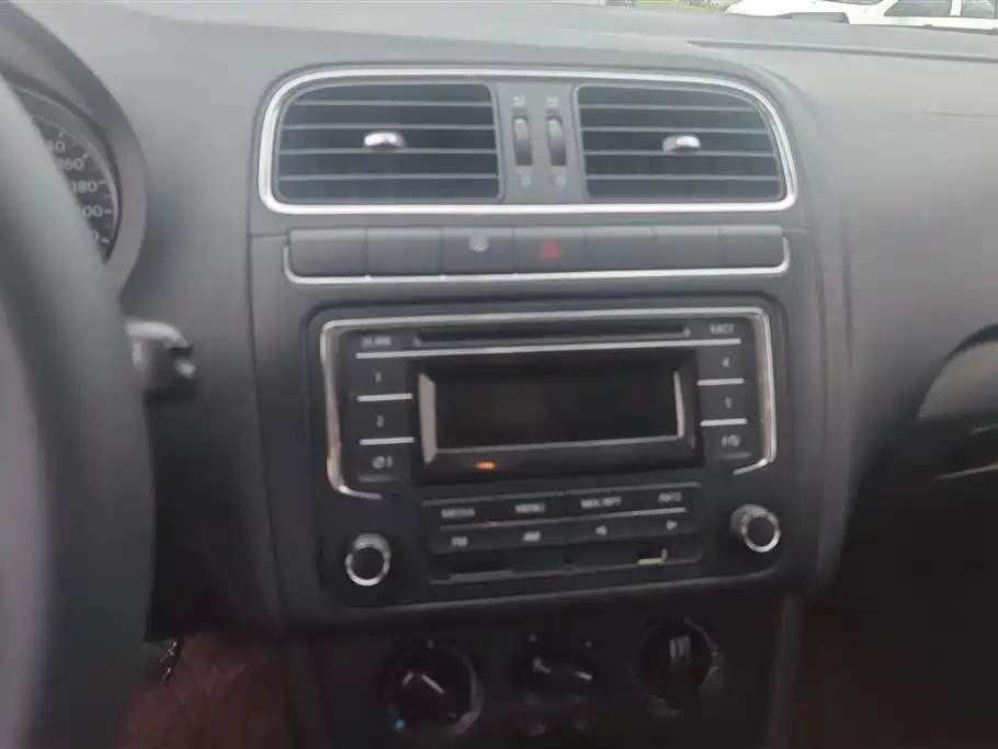 Volkswagen Polo 2013 1.4L Manual Comfort Edition фото 13
