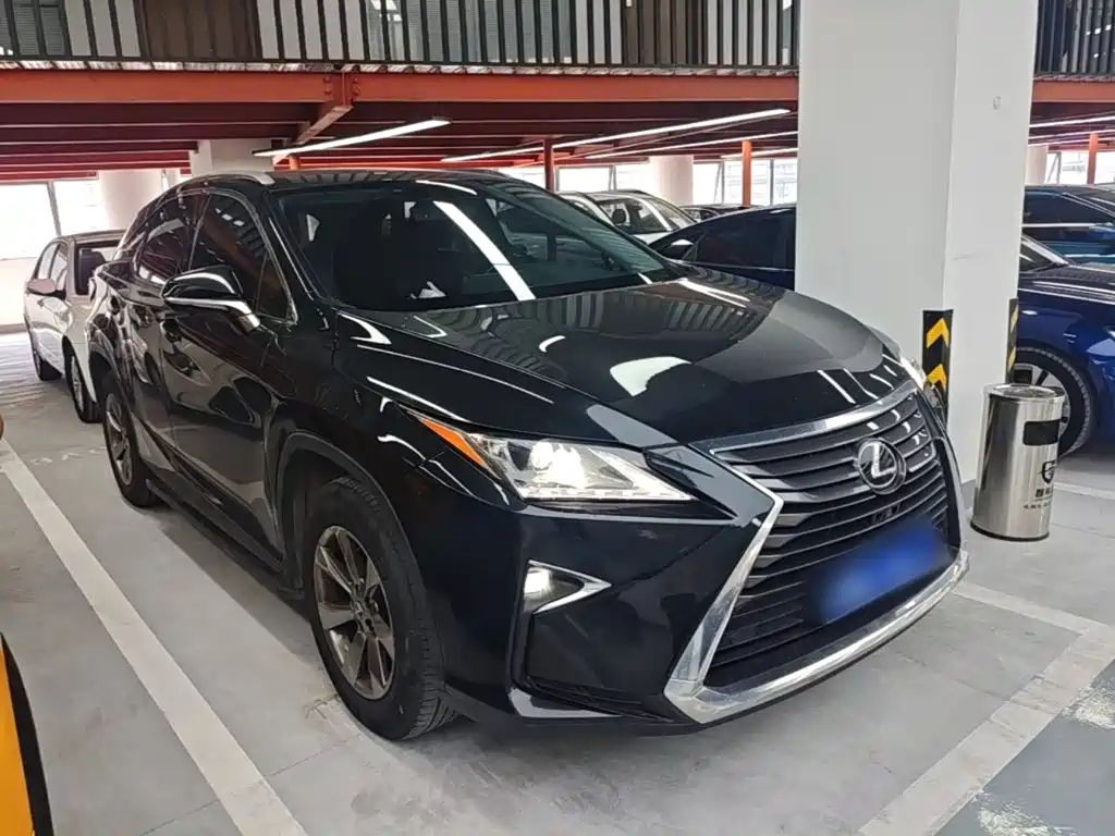 Фото 4 - Lexus RX