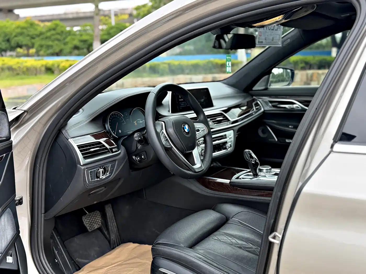 BMW 7 Series 2016 750Li xDrive 4-Seater фото 5