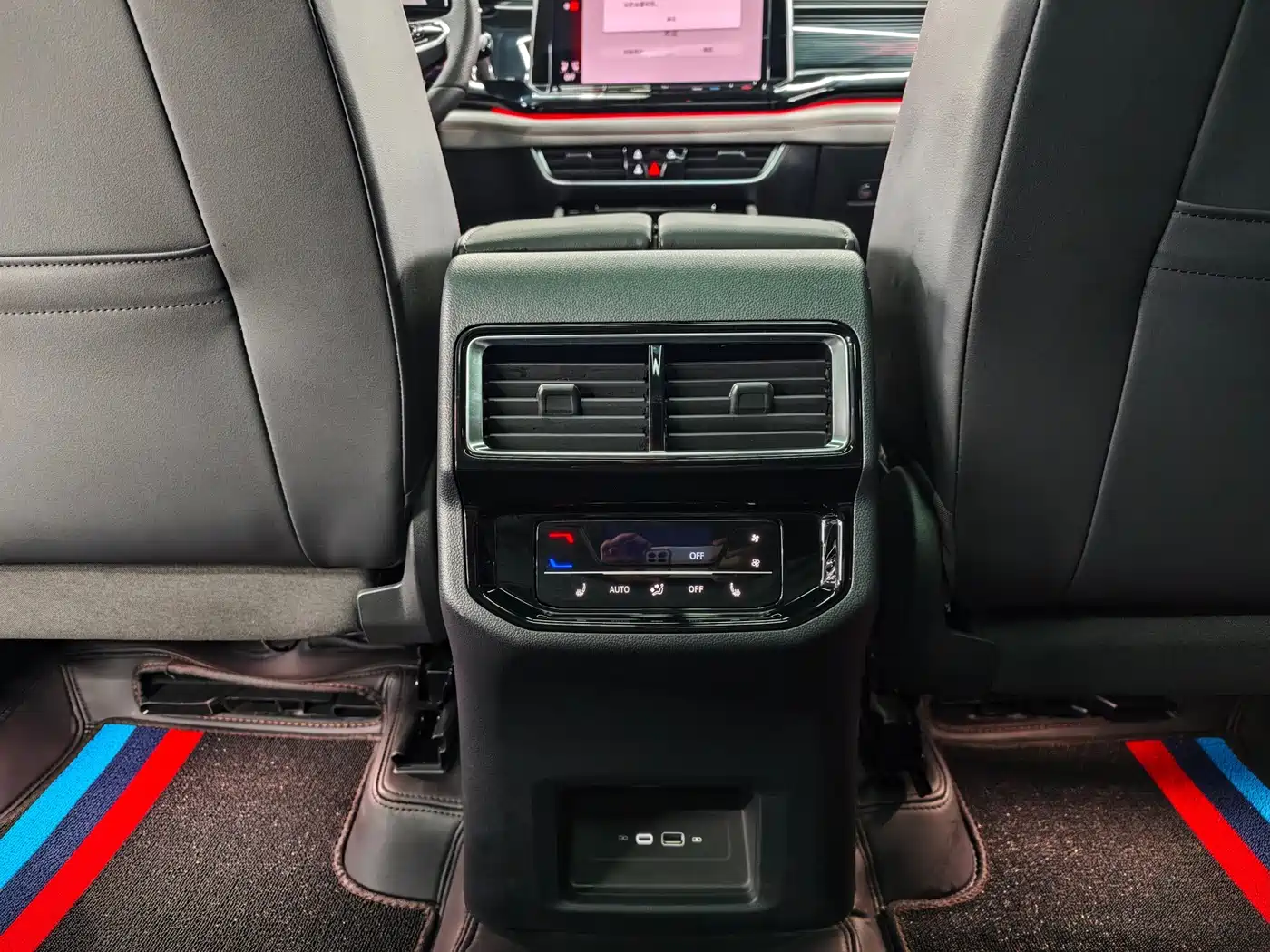 Volkswagen Teramont 2024 Touareg X 380TSI 4WD Dragon Glory Edition фото 12