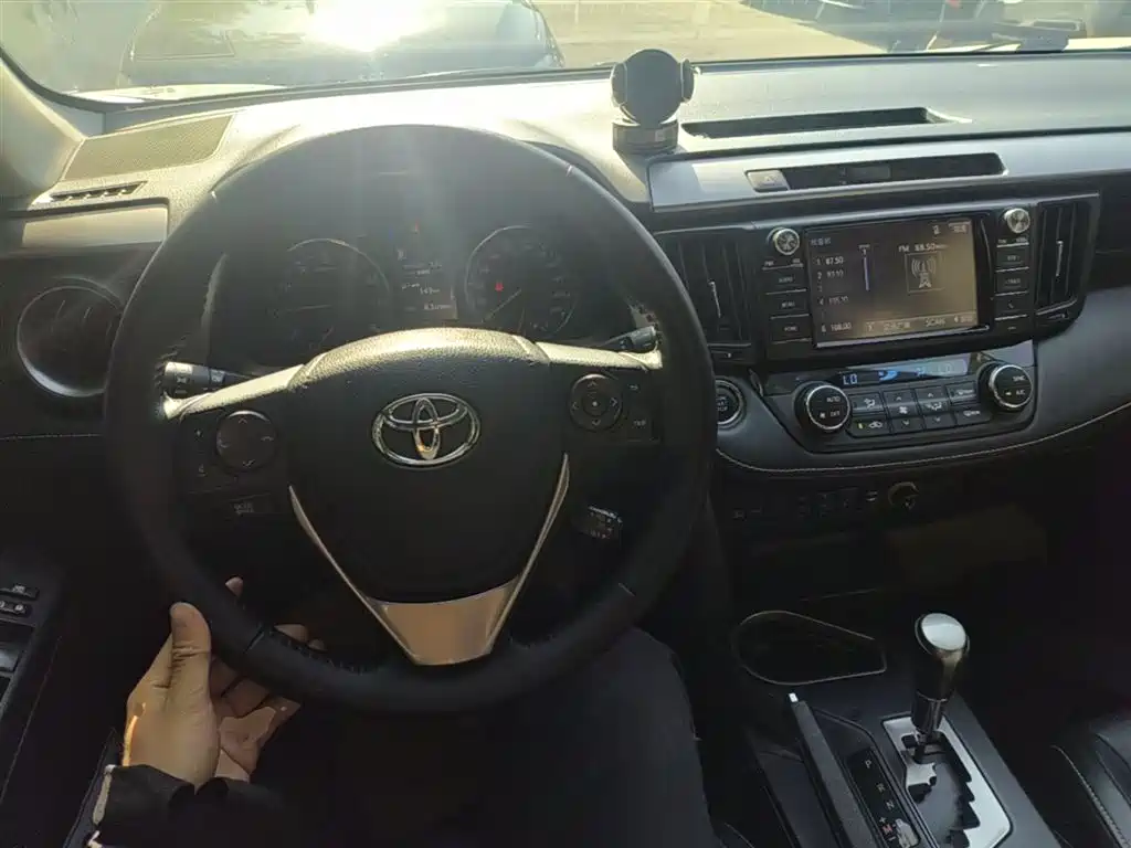 Toyota RAV4 Rongfang 2016 2.0L CVT 2WD Smart (China V) фото 10