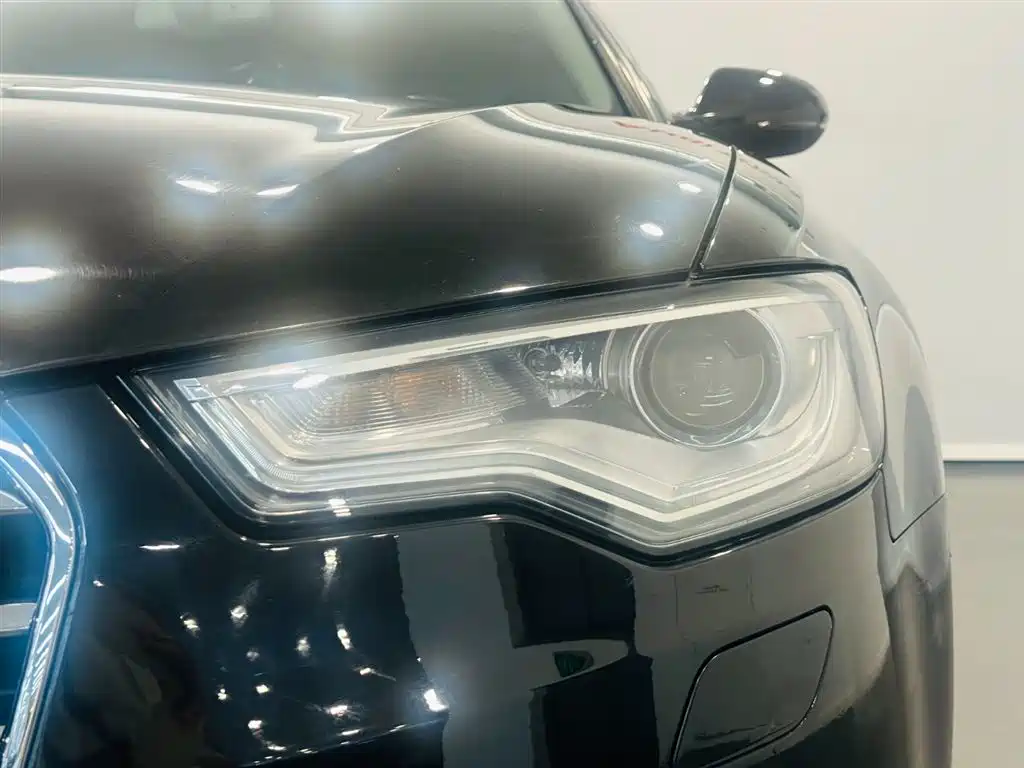 Фото 14 - Audi A6L