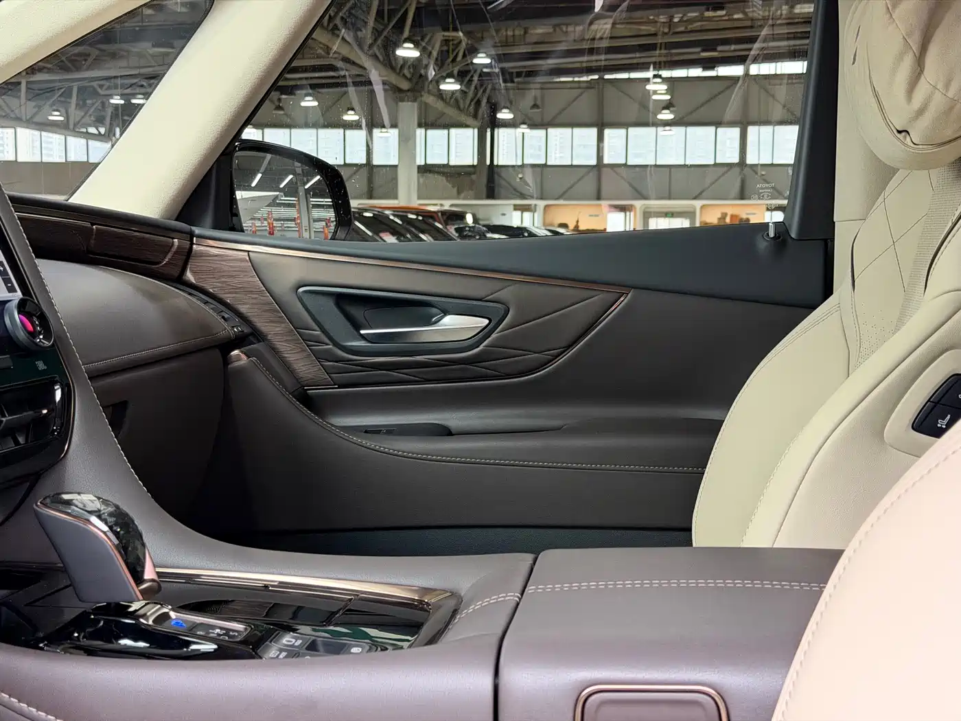 Toyota Alphard 2025 Hybrid 2.5L Prestige Gold Edition фото 15