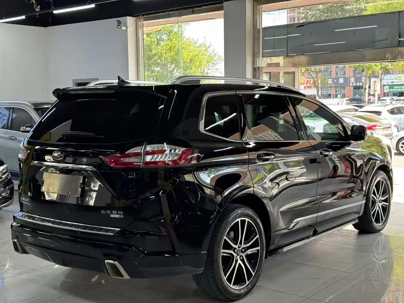 Photo 6 - Ford Edge