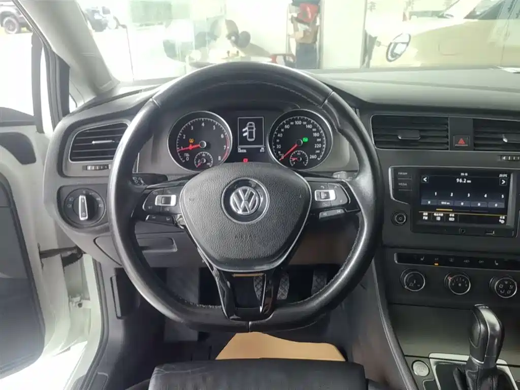 Volkswagen Golf 2016 230TSI Automatic Luxury фото 11