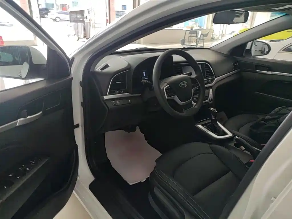 Hyundai Elantra 2016 Model 1.6L Automatic Smart Elite фото 16