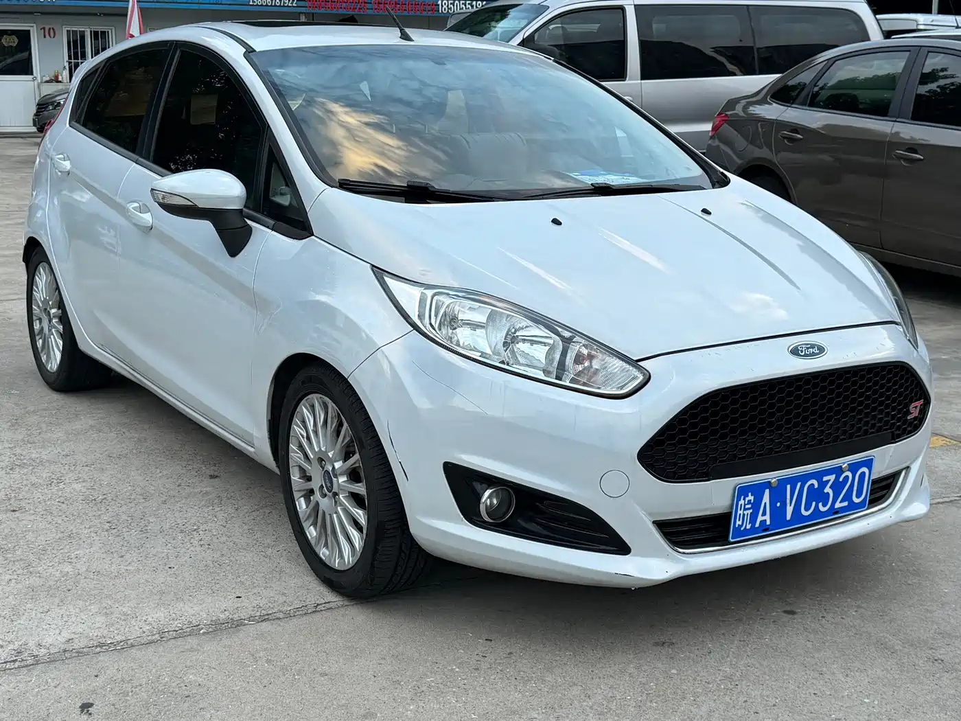 Photo 2 - Ford Fiesta