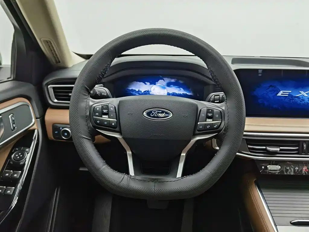 Фото 11 - Ford Explorer