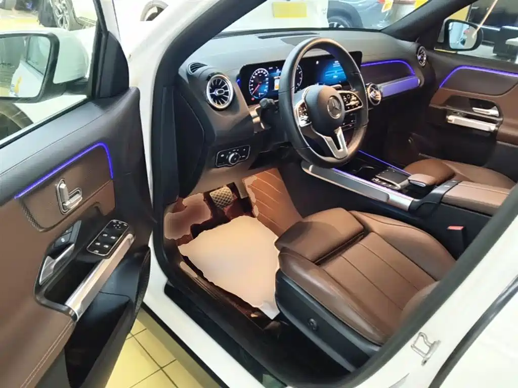 MERCEDES-BENZ GLB