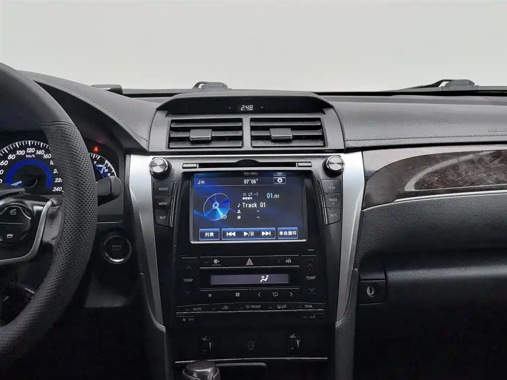 Toyota Camry 2016 2.5G 10th Anniversary Luxury Navigation Edition фото 12